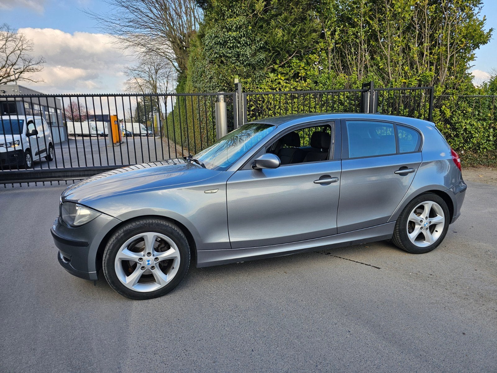BMW 1 Serie 2.0L Benzin/108.000Km/Bj 2009/, Autos, BMW, Particulier, Achat, Radio