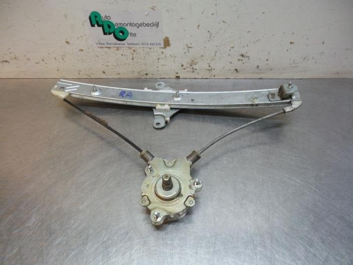 Mécanique vitre 4portes arrière droite d'un Toyota Carina, -, Toyota, Utilisé, -