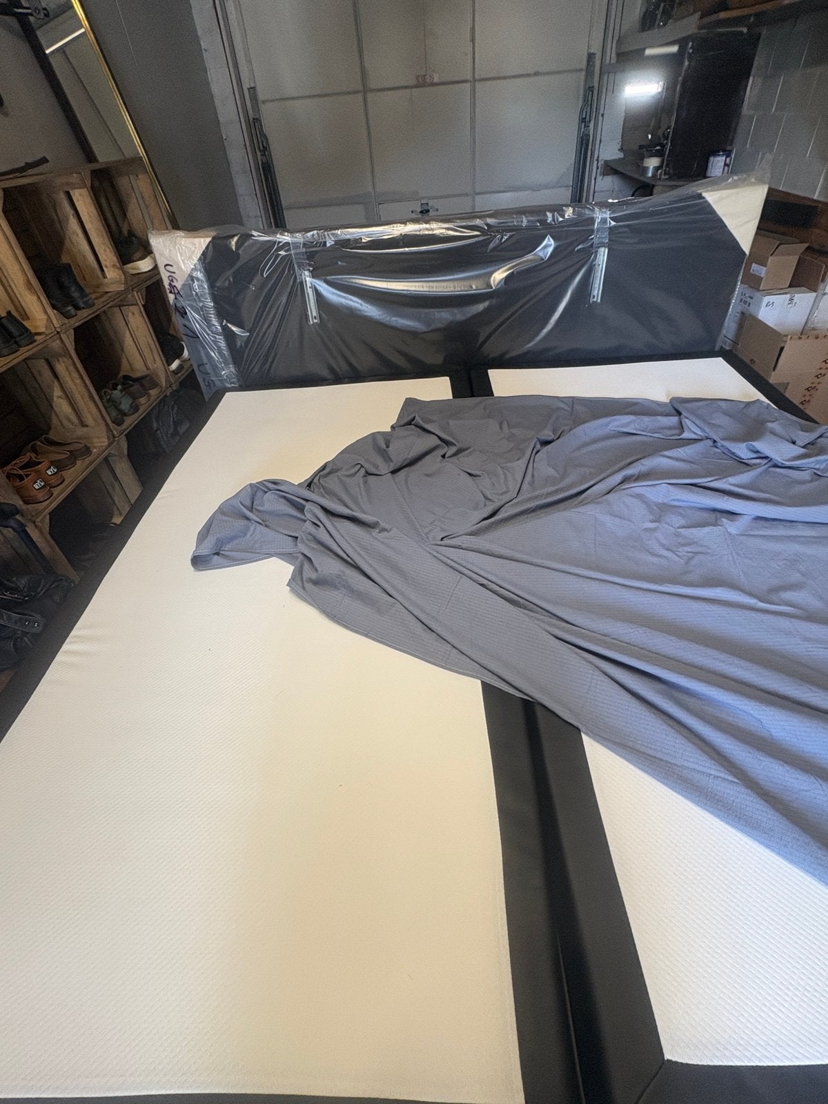 Boxspring NIEUW !   Kingsize 200x200 - zwart leder, Huis en Inrichting, Slaapkamer | Bedden, Ophalen, Overige materialen, Zwart