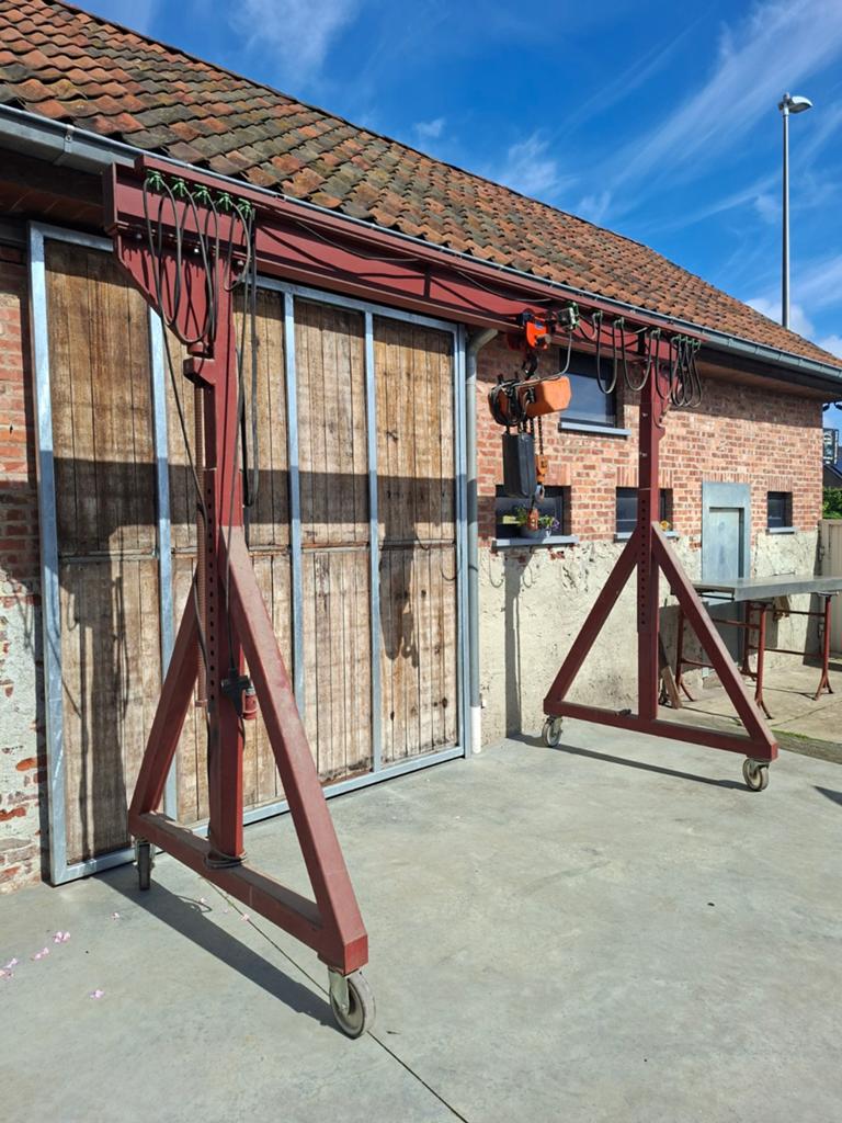 Rolbrug 2t portaalkraan garage, Ophalen