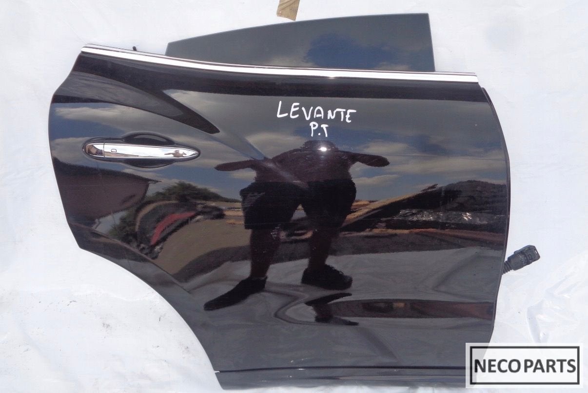 MASERATI LEVANTE PORTIER DEUR RECHTS ACHTER ORIGINEEL !!!, Maserati, Arrière, -, Haillon arrière