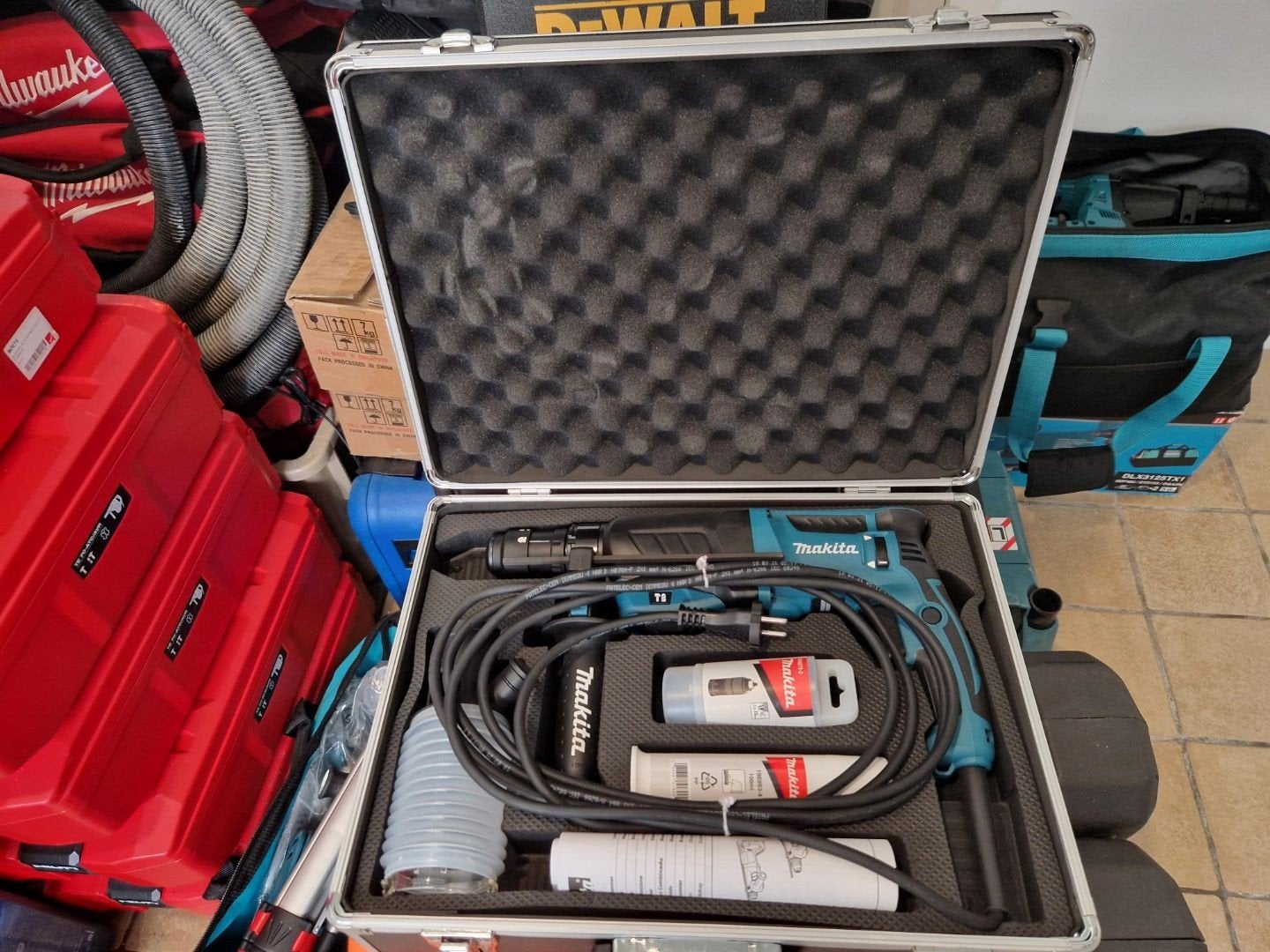 Makita drilboor, Ophalen, Nieuw