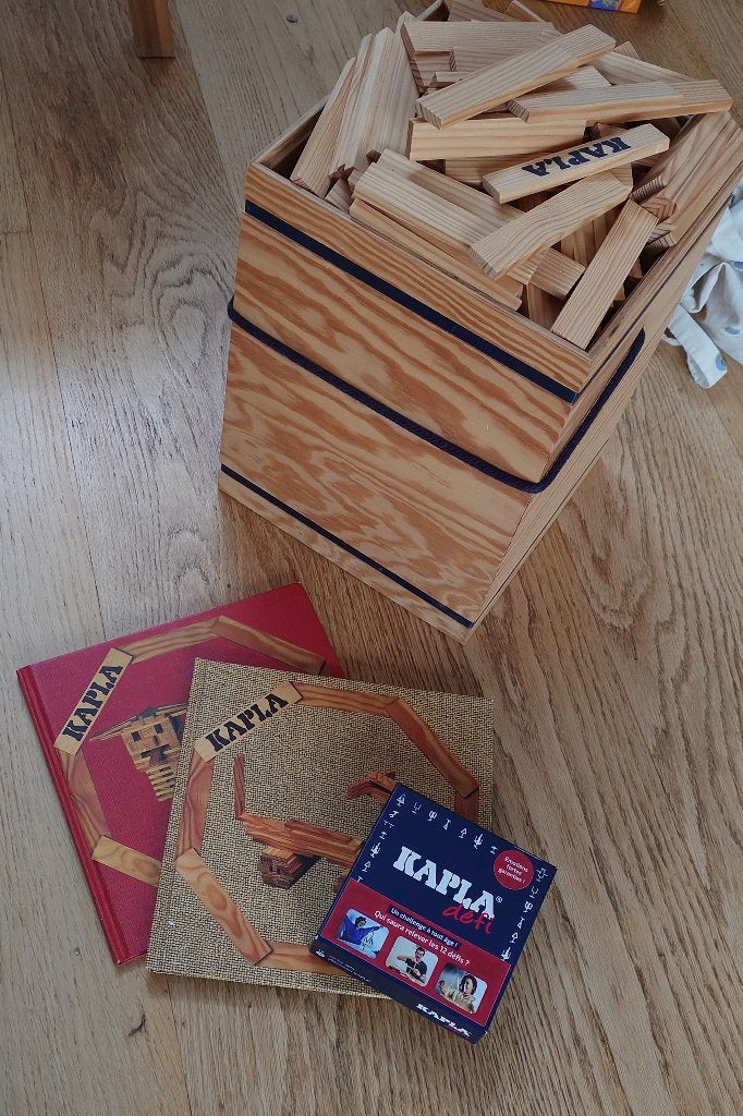 Set Kapla environ 300 + deux livres + boîte défis amusants!, Enlèvement, Comme neuf, Autres types