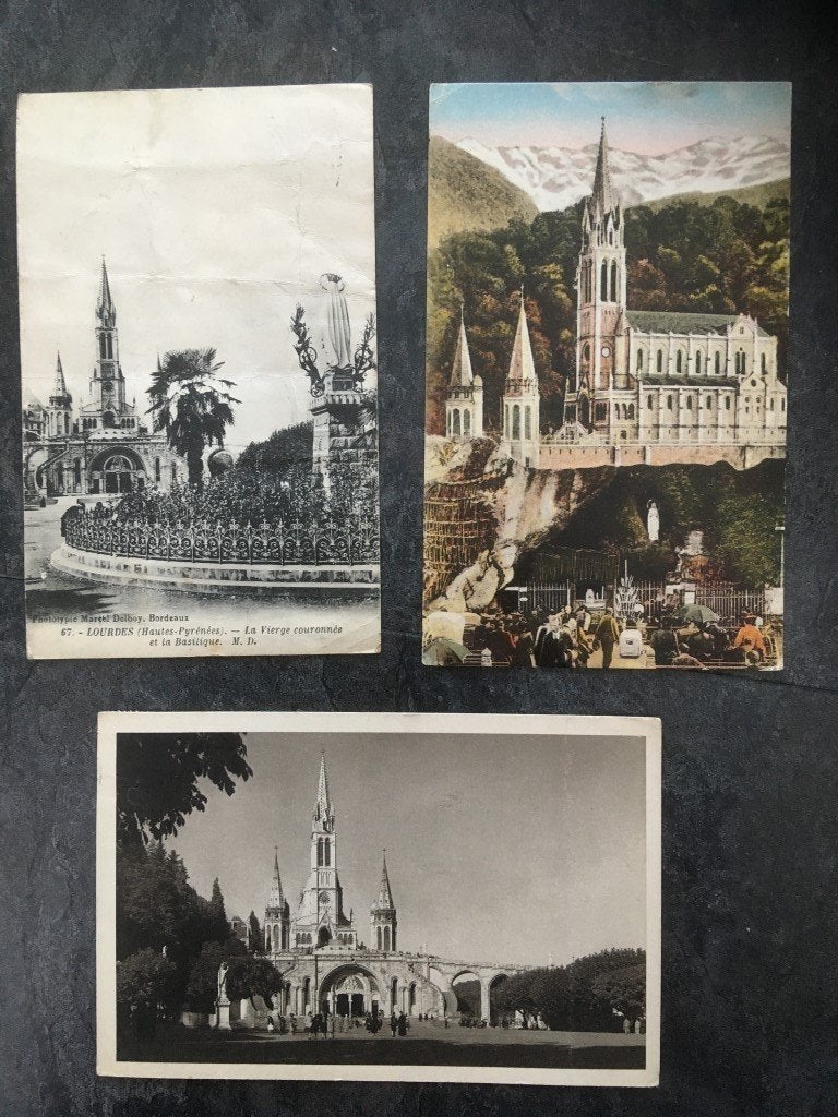 3 cartes postales Lourdes - basilique et grotte, Collections, Cartes postales | Étranger, Enlèvement ou Envoi