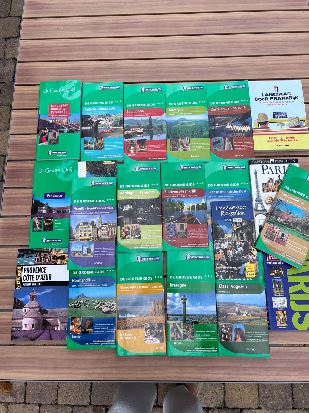 Pakket van 21 reisgidsen - Frankrijk, Boeken, Ophalen, Zo goed als nieuw, Europa, Reisgids of -boek