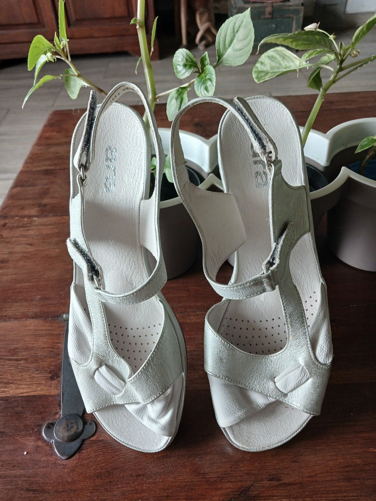 Sandales femme de marque ARA en cuir argenté neuves, Enlèvement
