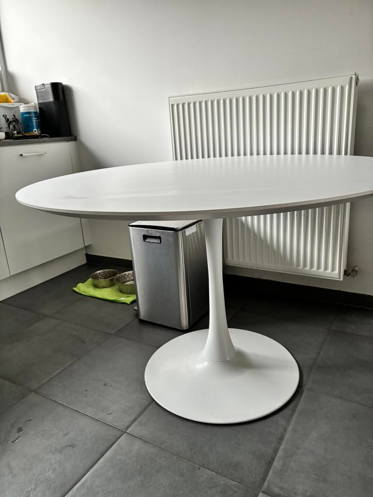 Witte ronde Tafel en draaistoelen, Huis en Inrichting, Ophalen, Zo goed als nieuw