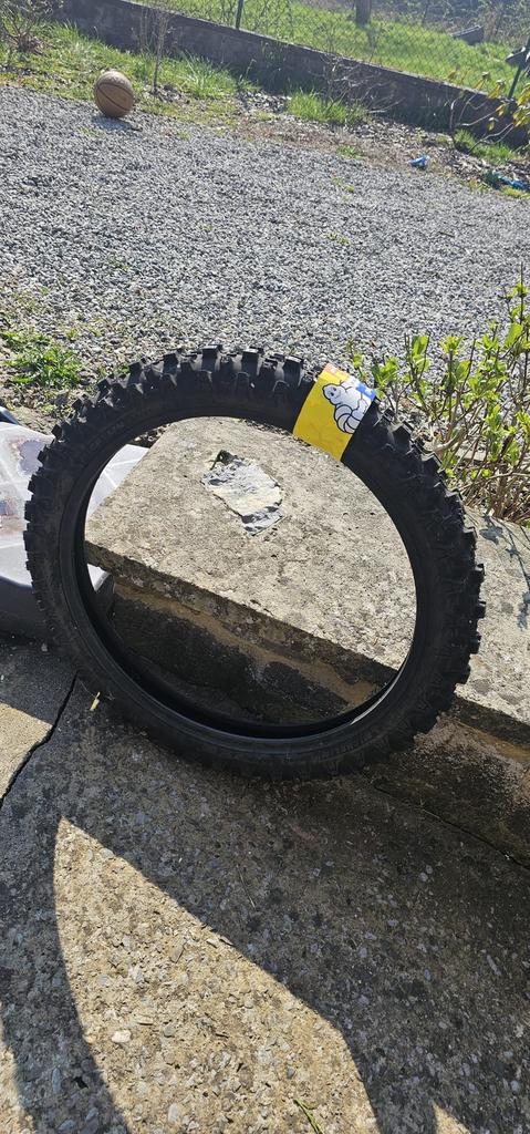 Pneu michelin moto, Autos : Pièces & Accessoires, Pneus & Jantes, Enlèvement, Pneu(s)