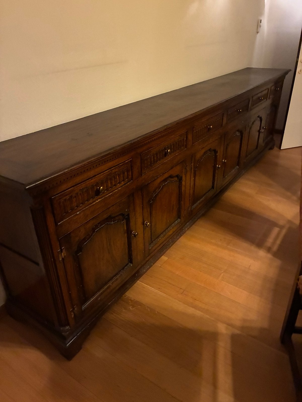 Antieke tafel met buffetkast en dressoir, Ophalen, Zo goed als nieuw