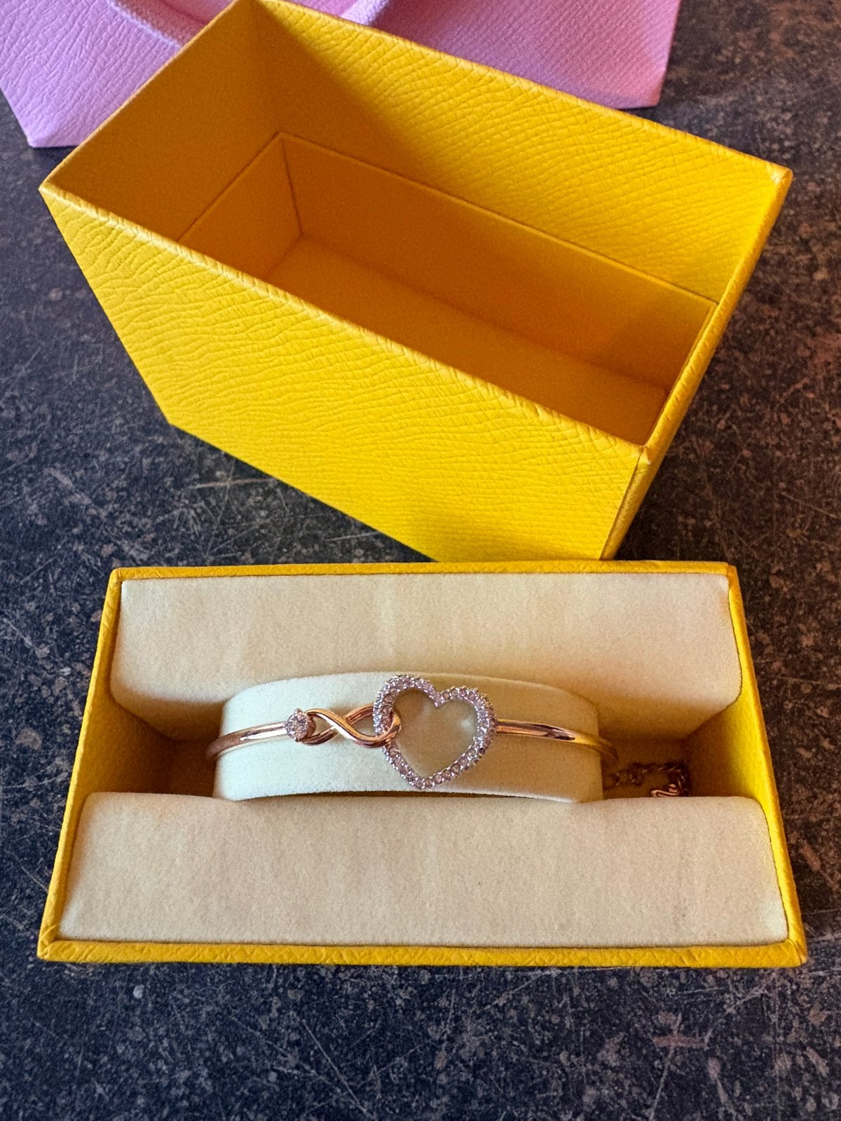 Swarovski Infinity Armband - Luxe Cadeauset met Bon!, Handtassen en Accessoires, Ophalen, Zo goed als nieuw