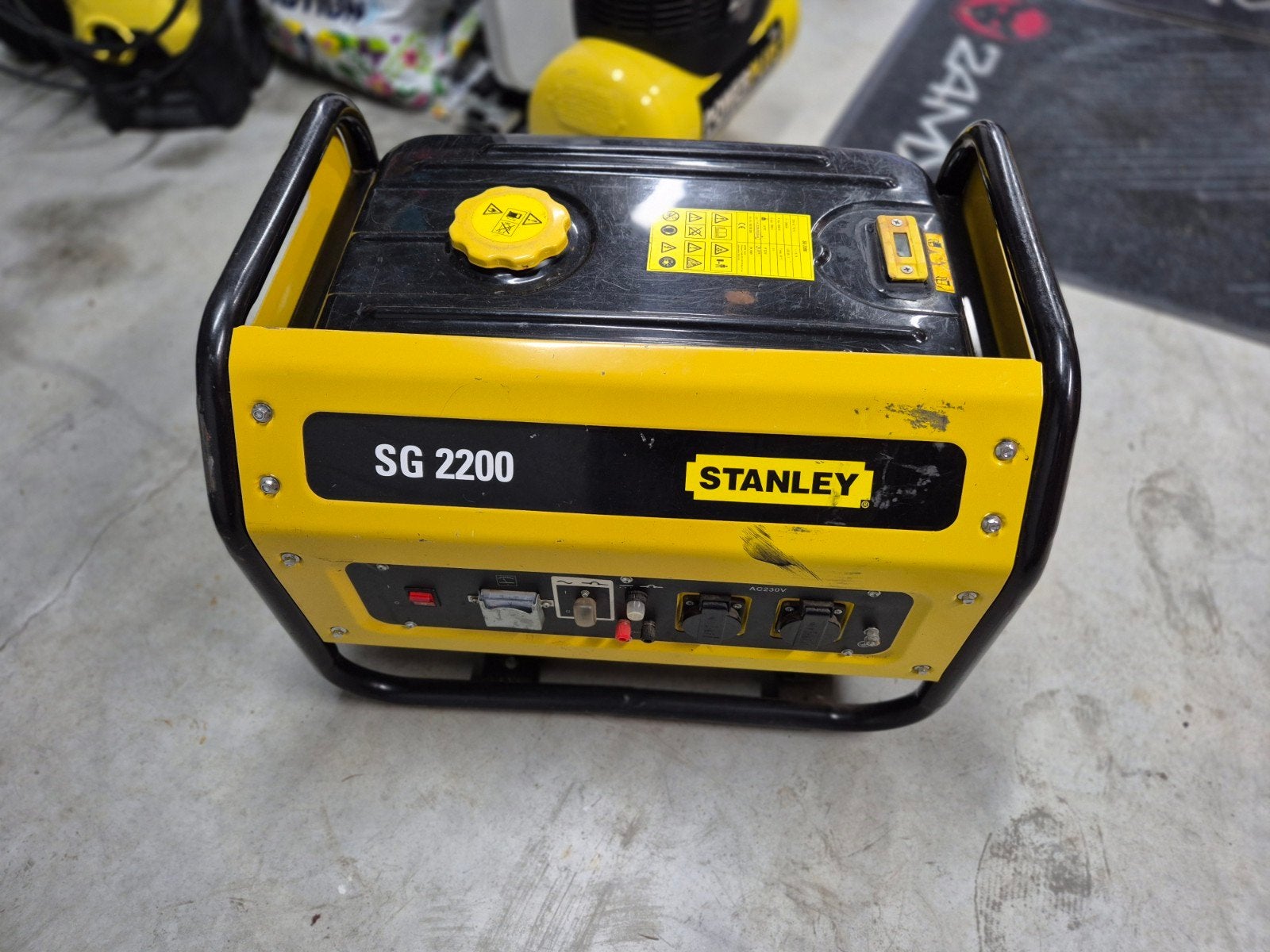 Stroomgroep stanley en powerplus compressor samen €280, Doe-het-zelf en Bouw, Ophalen, Gebruikt
