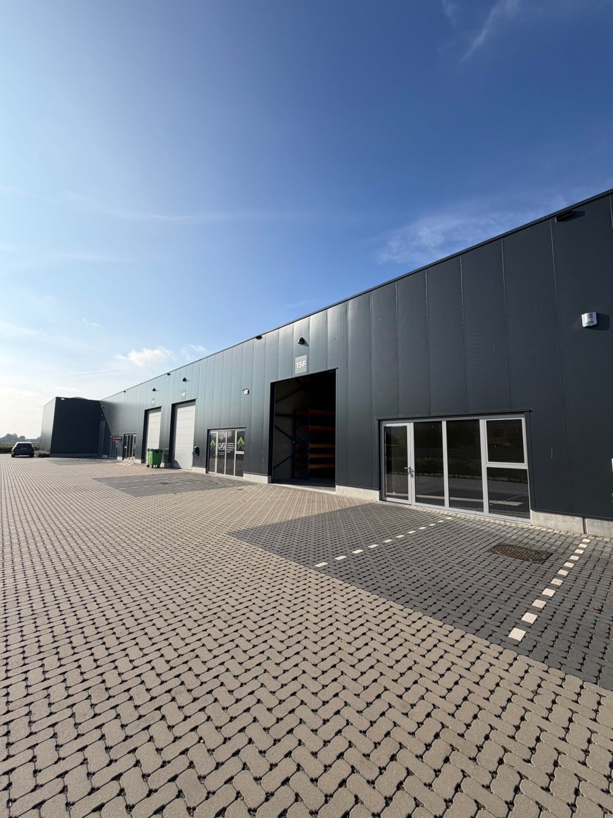 Te huur: magazijn te Stabroek, Location, Espace commercial