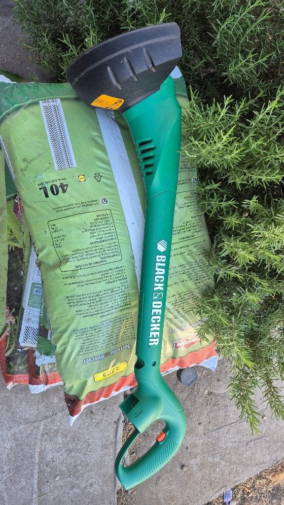 Coupe bordure / Débroussailleuse black et decker, Jardin & Terrasse, Électrique, Enlèvement, Utilisé, 10 à 30 cm