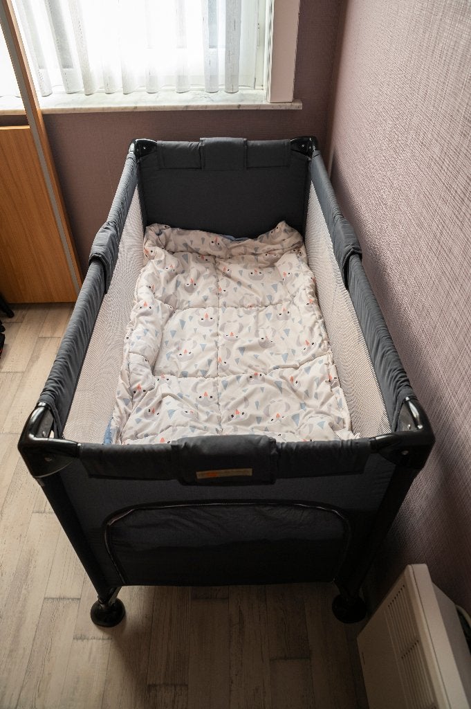 Reisbedje + matras, Ophalen, Zo goed als nieuw, Minder dan 140 cm, Matras