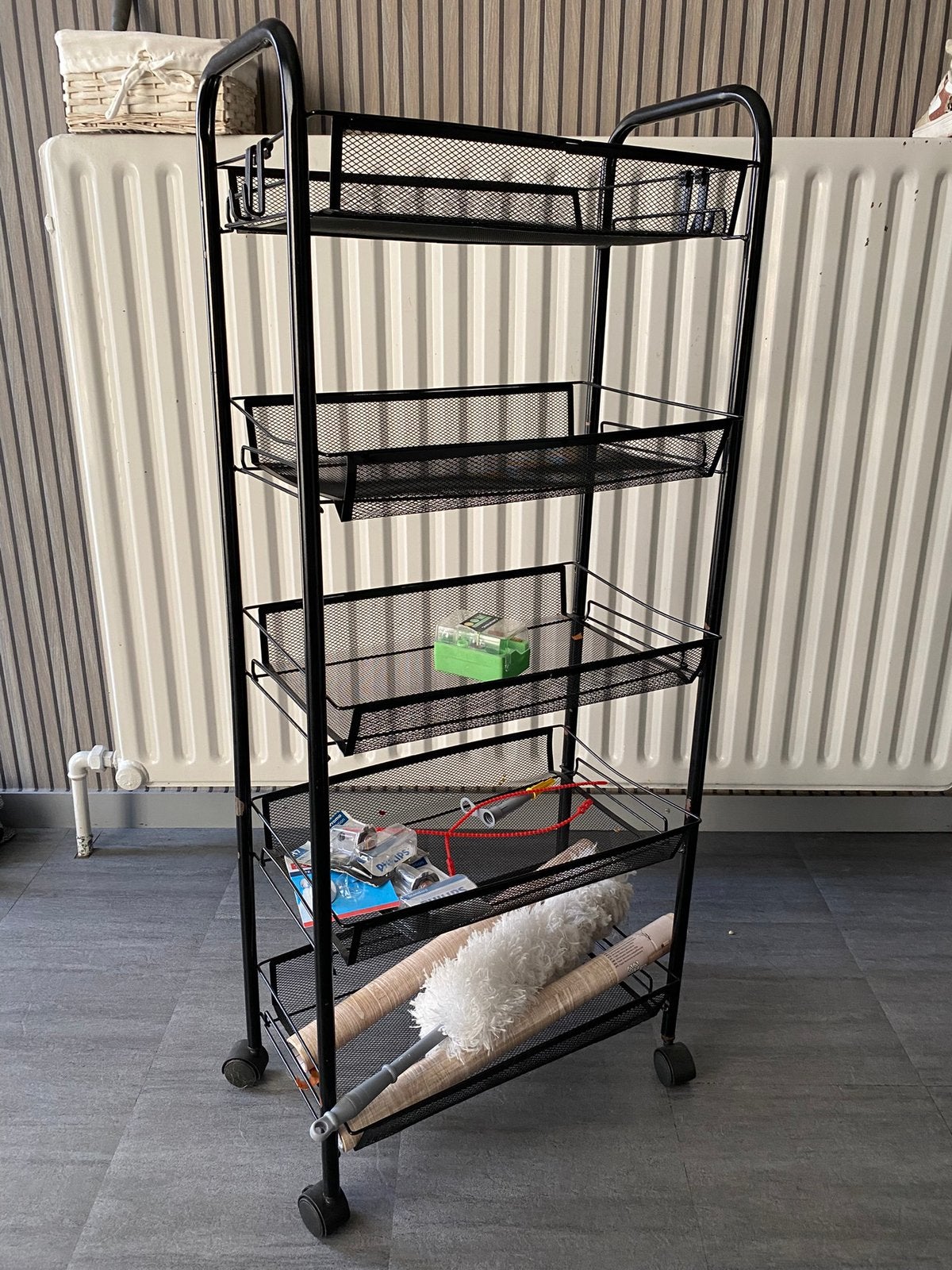 Zwart metalen opbergrek met wielen, Huis en Inrichting, Kasten | Stellingkasten, Gebruikt, Ophalen of Verzenden