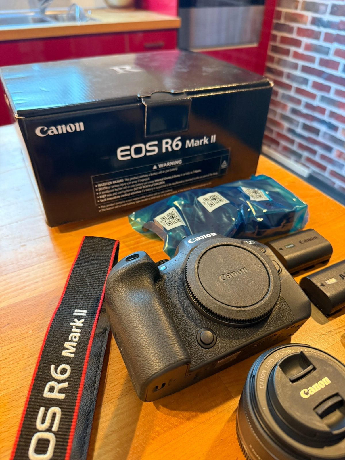 Canon EOS R6 Mark II + RF 50 mm f/1.8 + 3 batteries, Ophalen, Zo goed als nieuw, Oplader, Canon