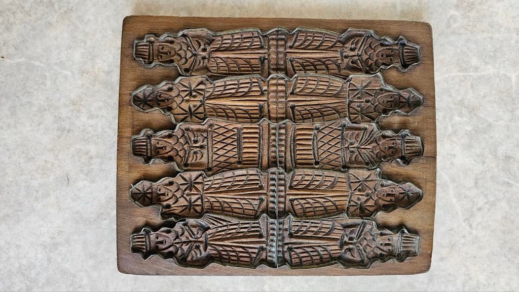 Oude houten speculaasvorm – figuren, Enlèvement