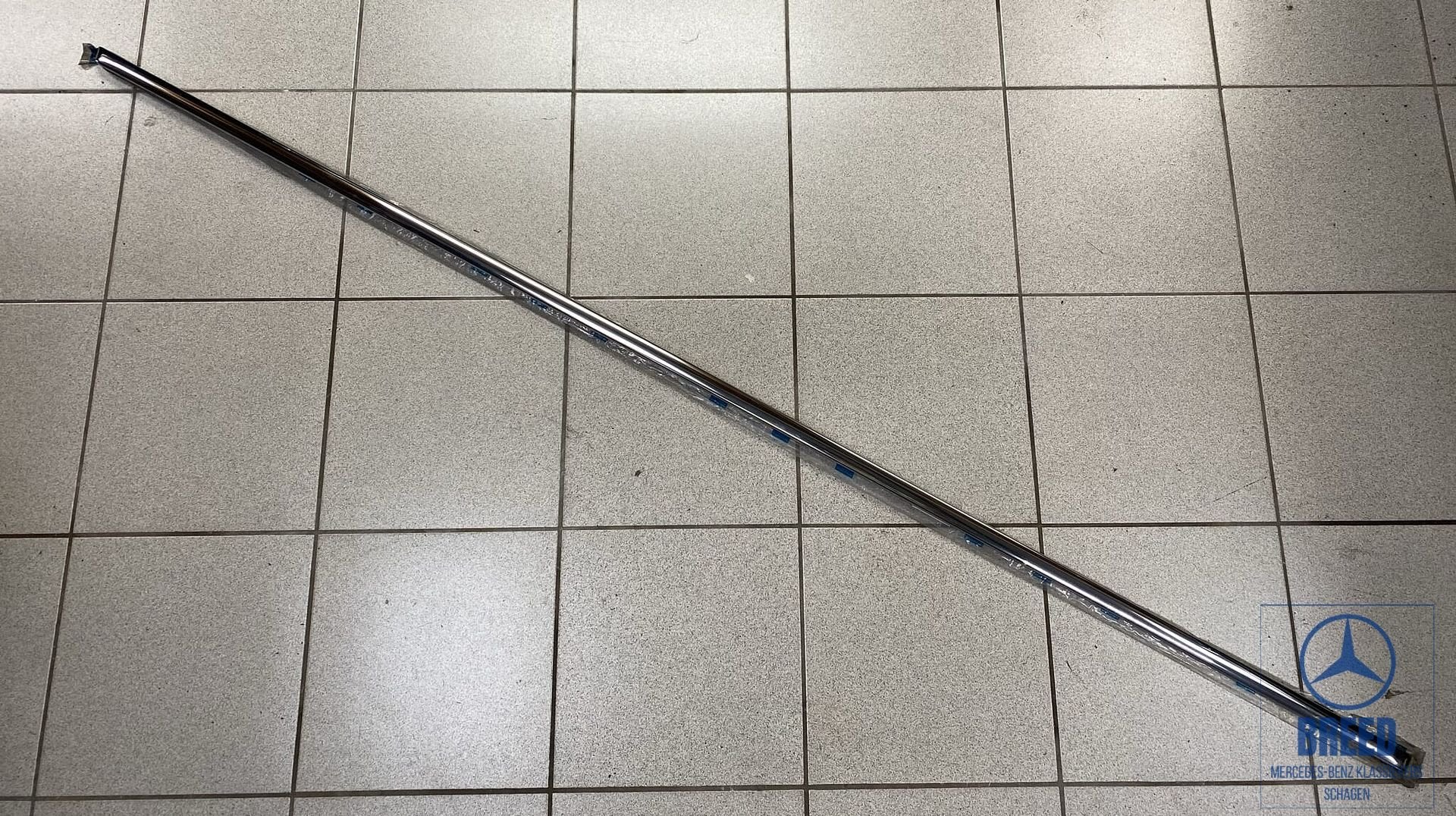 NOS dorpellijst links voor Mercedes-Benz W114 W115, Neuf, -, Enlèvement, -