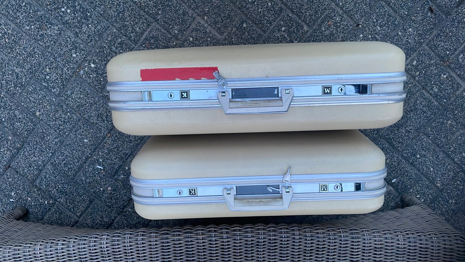 2 étuis rigides Delsey, Enlèvement ou Envoi, Plastique dur, Comme neuf, Clé