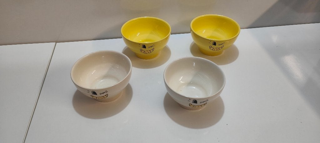 Set van 4 keramische schalen „Smiles” (wit en geel), Huis en Inrichting, Ophalen, Keramiek, Nieuw, Kom(men)