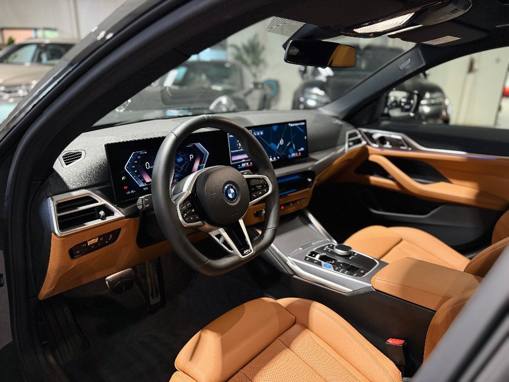 BMW i4 eDrive40 M-Sport PRO Dravitgrijs Facelift - Garantie, Auto's, Dealer onderhouden, Achterwielaandrijving, Euro 6, Leder