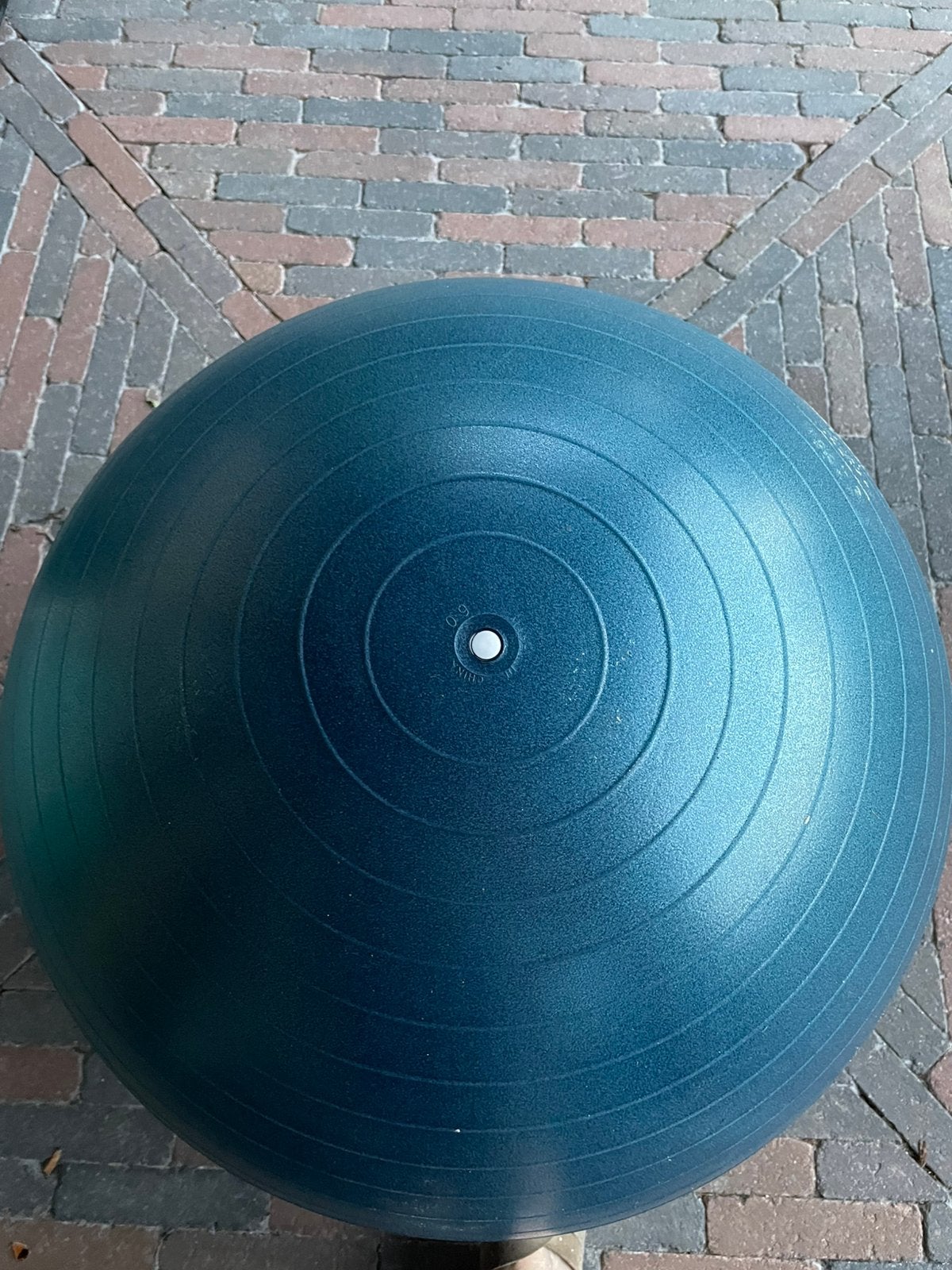 Dinkerblauwe fitball van Decathlon, Sport en Fitness, Yoga en Pilates, Ophalen of Verzenden, Gebruikt, Yoga-accessoire