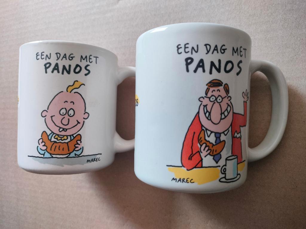 2 diverse koffiemokken Panos man - baby tekst getekend Marec, Gebruikt, Ophalen of Verzenden, Overige stijlen, Kop(pen) en/of Schotel(s)