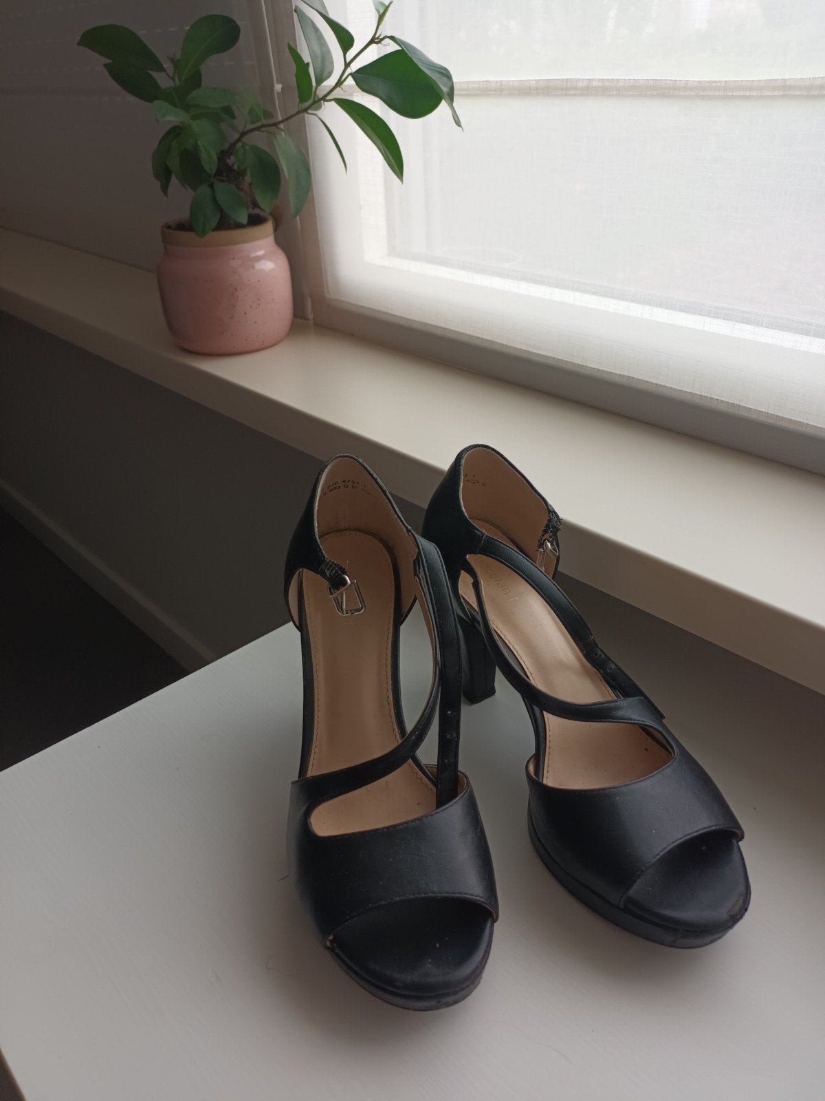 Hakken maat 37, Kleding | Dames, Pumps, Zwart, Ophalen of Verzenden, Zo goed als nieuw