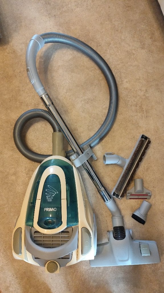 Aspirateur sans sac PRIMO, Enlèvement, Utilisé, Réservoir, Autres marques