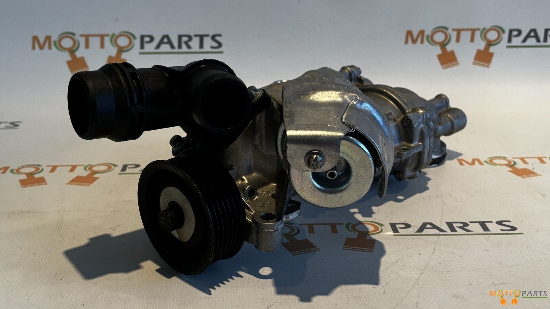 Mercedes C E SLK SLC Klasse M274 motor waterpomp A2742000601, -, Utilisé, -, -