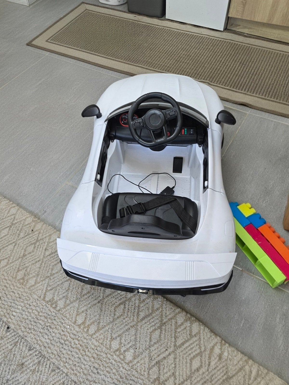 Wit elektrische kinder auto, Enlèvement