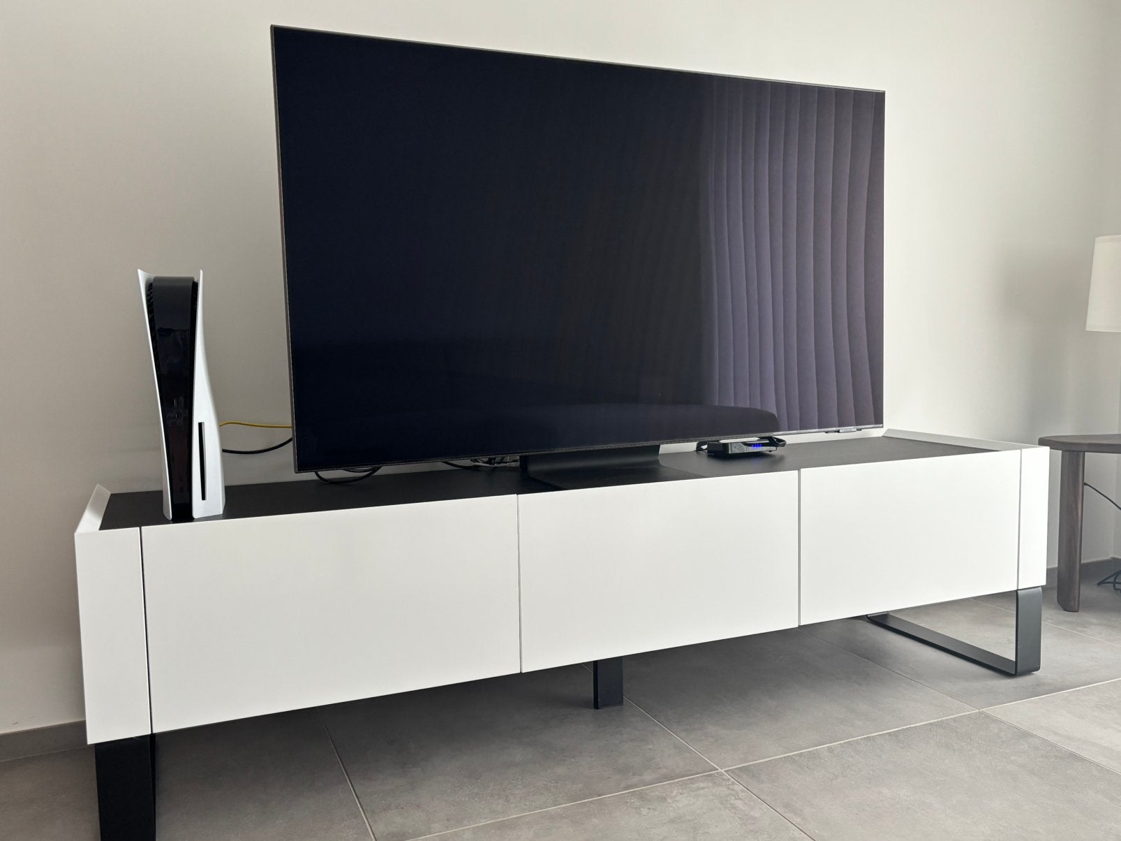 Moderne witte tv-kast – 185 cm breed, Ophalen, Zo goed als nieuw, 150 tot 200 cm