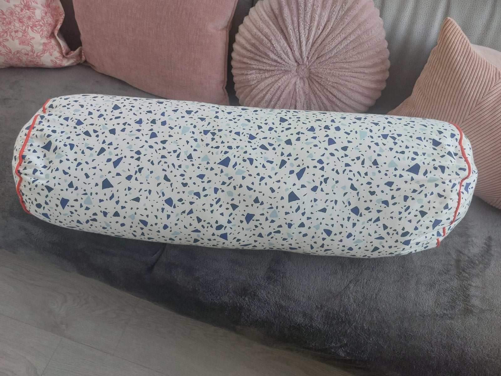 Coussin cylindrique ikea (Blaskata 80 cm), Caravanes & Camping, Outils de camping, Enlèvement, Comme neuf