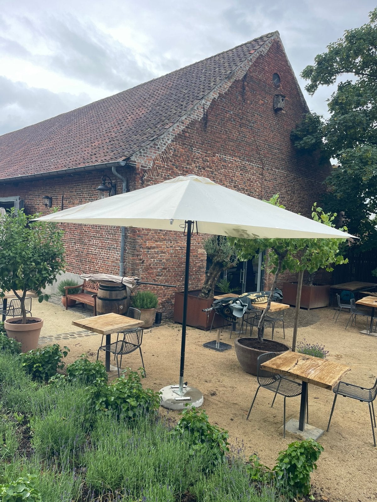 Professionele Horeca Parasol 300x300 cm – Nieuwe hoes, Ophalen, Zo goed als nieuw