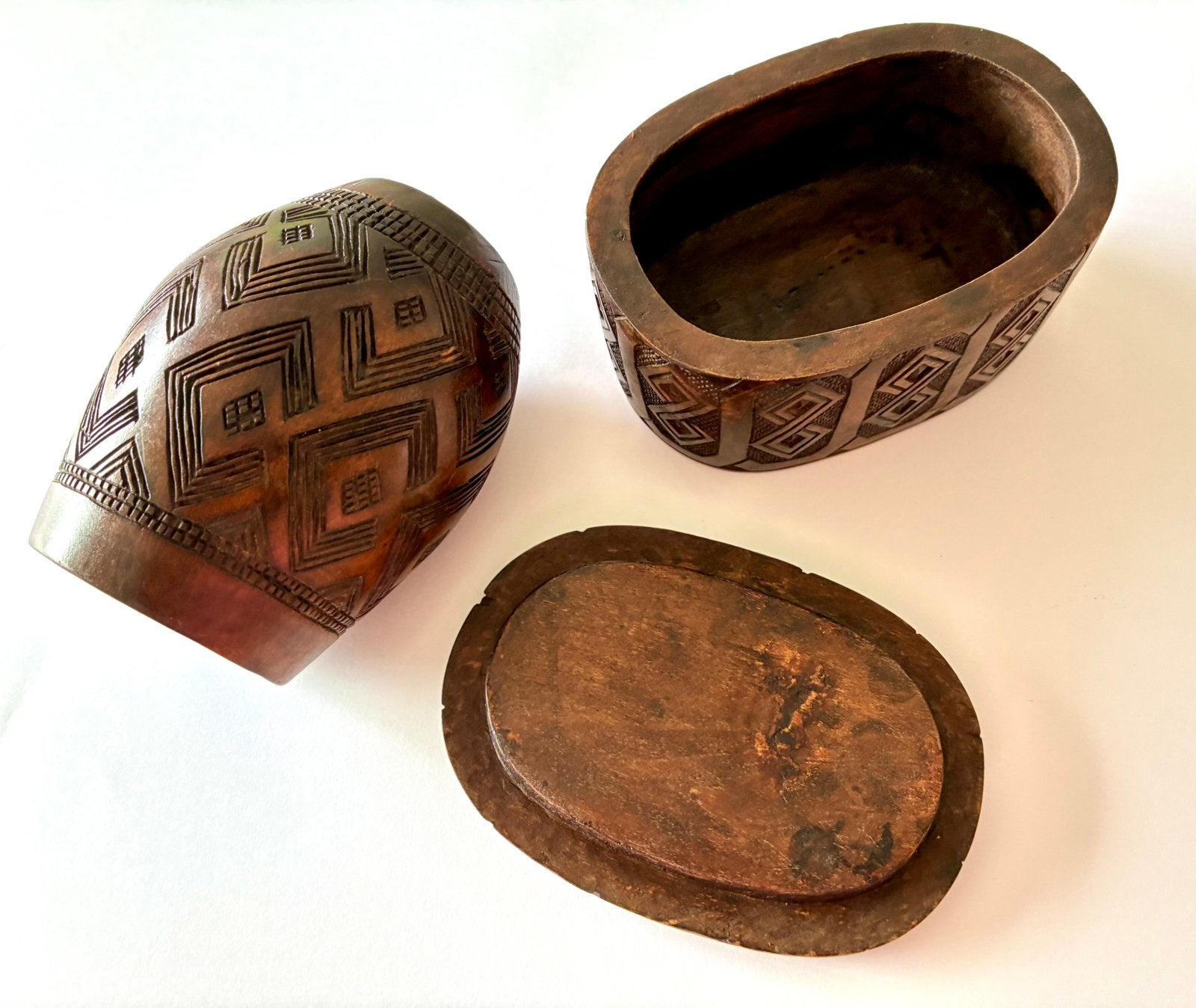Boite et coupe en bois sculpté de la tribu Kuba -Congo, Overige onderwerpen, Houtsnijwerk, Ophalen of Verzenden, Hout