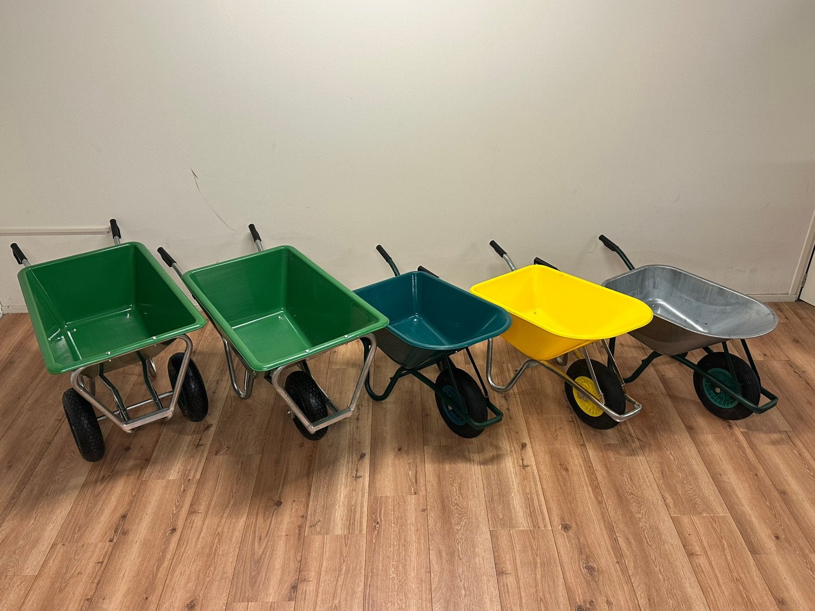 Diverse nieuwe kruiwagens – stevig en direct inzetbaar, Tuin en Terras, Ophalen, Zo goed als nieuw