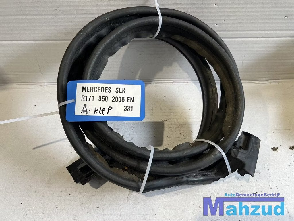MERCEDES SLK R171 achterklep rubber 2005-2011, Gebruikt, Mercedes-Benz AG, Mercedes-Benz, Mercedesstrasse 120
70372  Stuttgart, DE