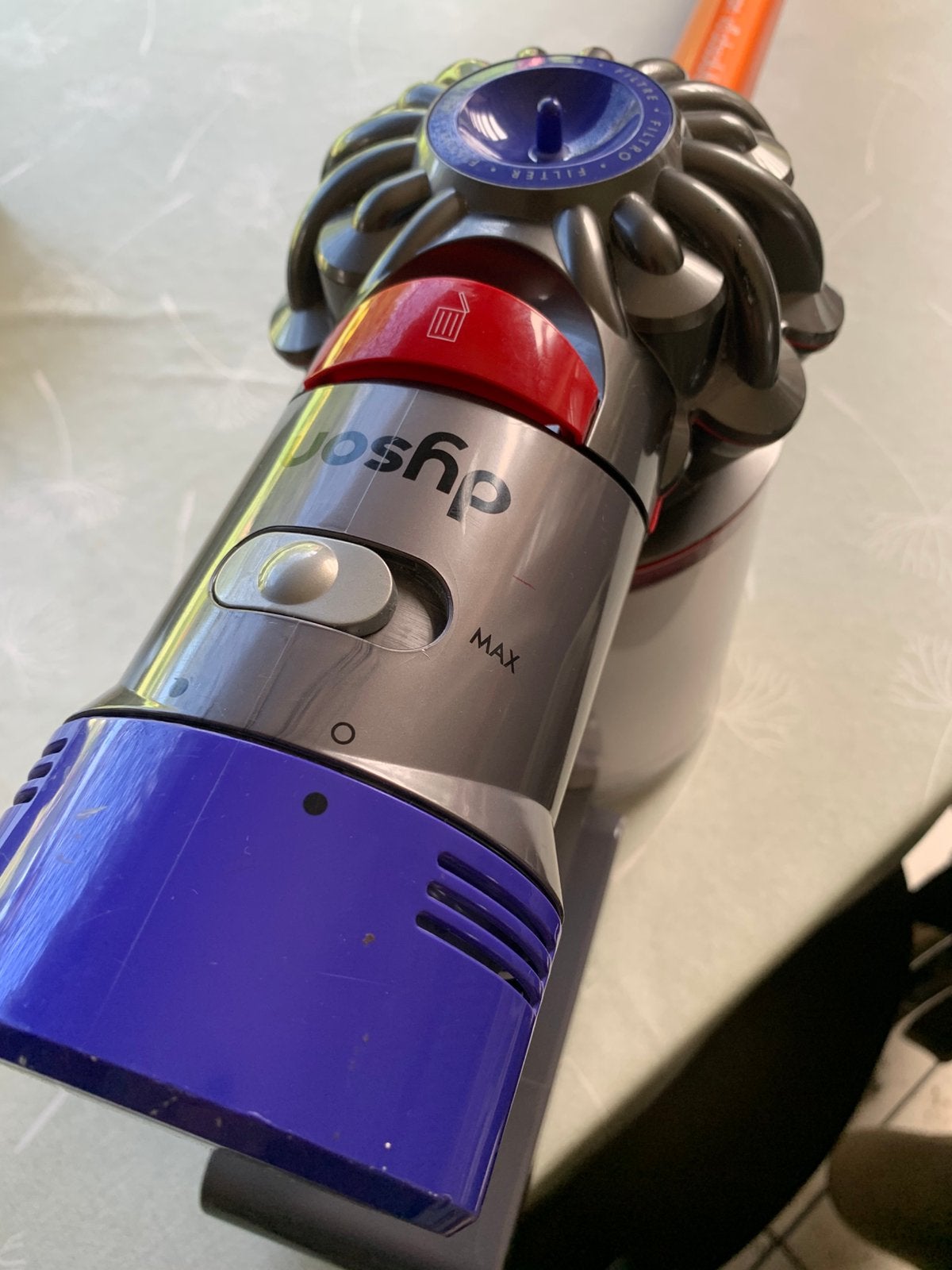 Dyson steel stofzuiger v8 met borstel nieuw batterij, Ophalen, Zo goed als nieuw, Dyson