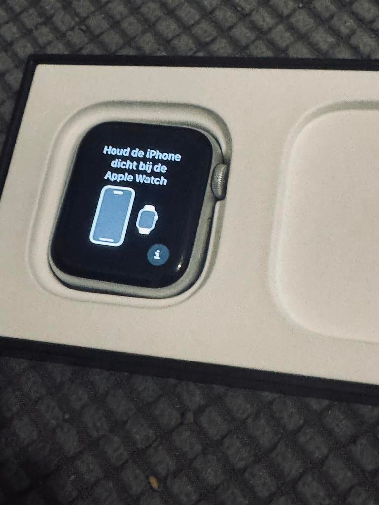 Apple Watch SE 2021 gps Nike, Ophalen, IOS, Zo goed als nieuw, Waterdicht