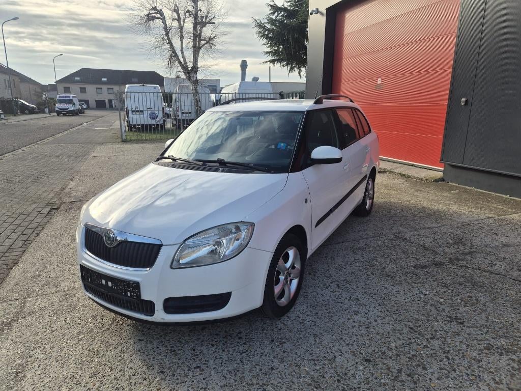 Skoda Fabia SW 1.6i - Clima - Automatic + Keuring - Garantie, Auto's, Stof, Zwart, 4 cilinders, 1595 cc