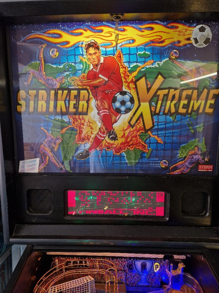 Flipper Stern Striker Extreme, Collections, Enlèvement, Utilisé, Électronique, Flipper (jeu)