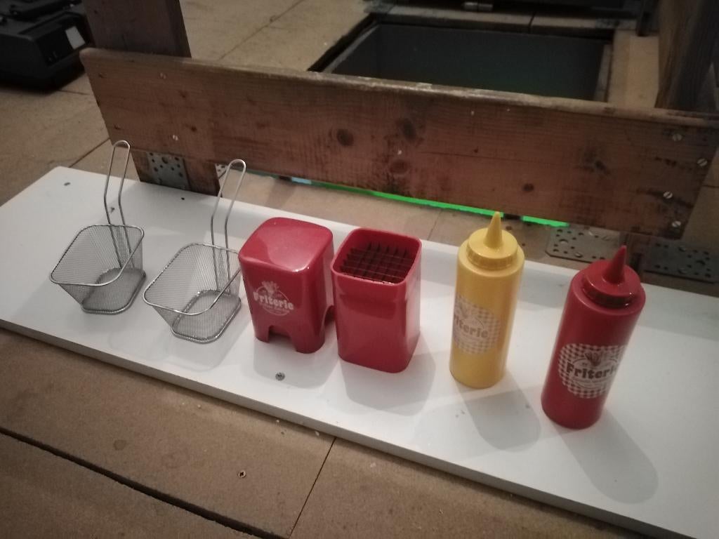 coupe frites plus paniers et bidon neuf, Enlèvement ou Envoi, Neuf