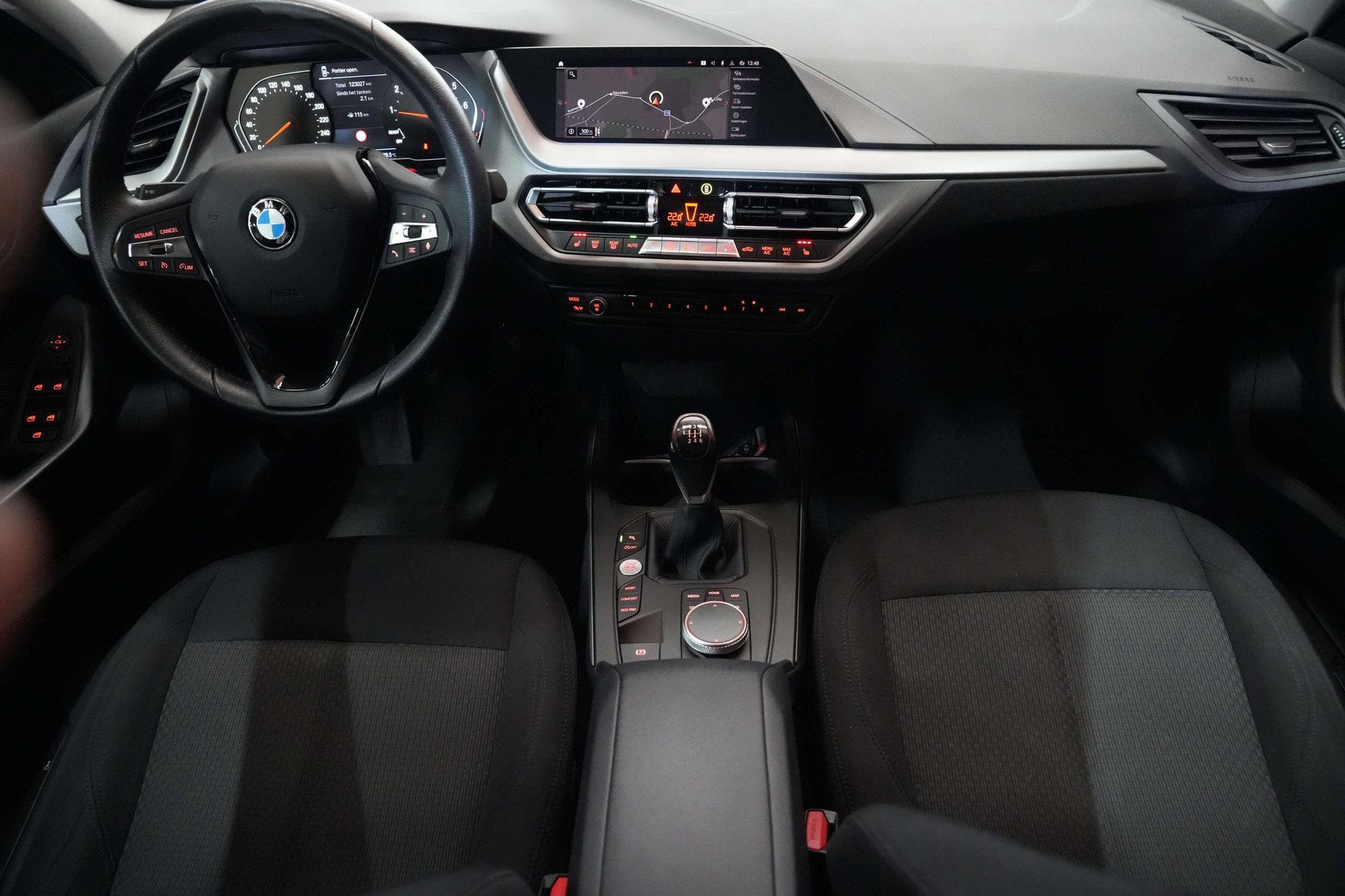 BMW 116 i Benzine Garantie EURO 6d, Gebruikt, Zwart, Bedrijf, 5 deurs