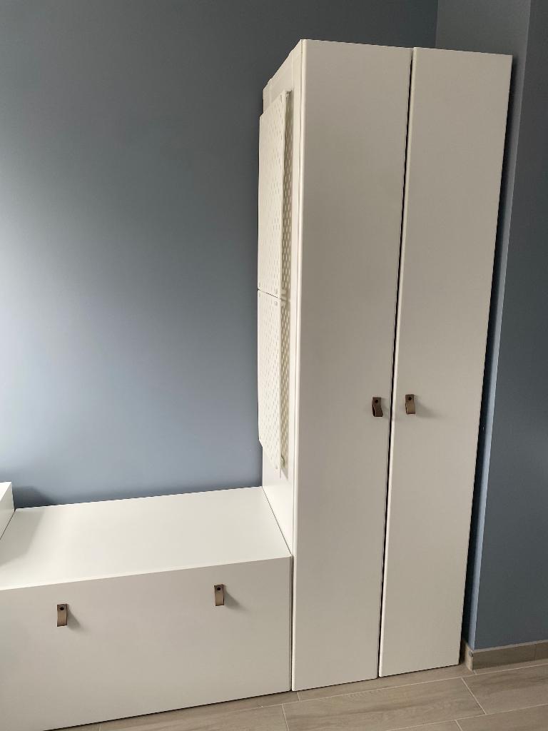 Ikea Småstad kledingkast en speelgoedkist + skådis pegboards, Ophalen, 105 cm of meer, Zo goed als nieuw, Minder dan 50 cm