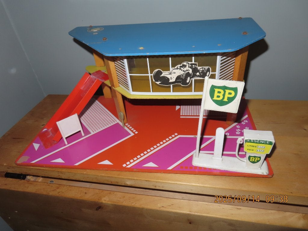 Mooie houten garage pompstation, Ophalen of Verzenden
