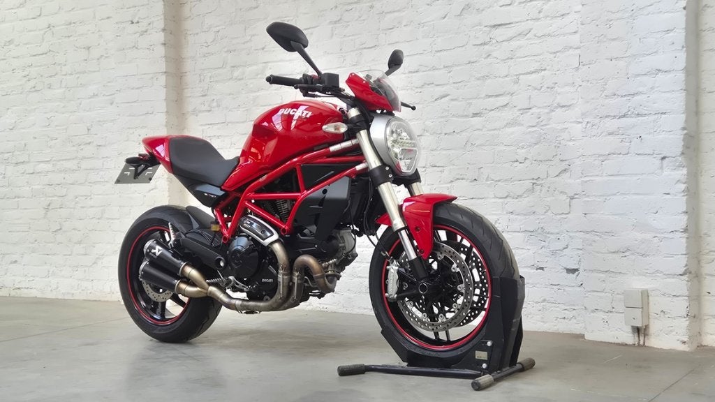 Ducati Monster 797 en parfait état et Akrapovic @motomobilia, Permis Moto A, 797 cm³, Entreprise, Occasion