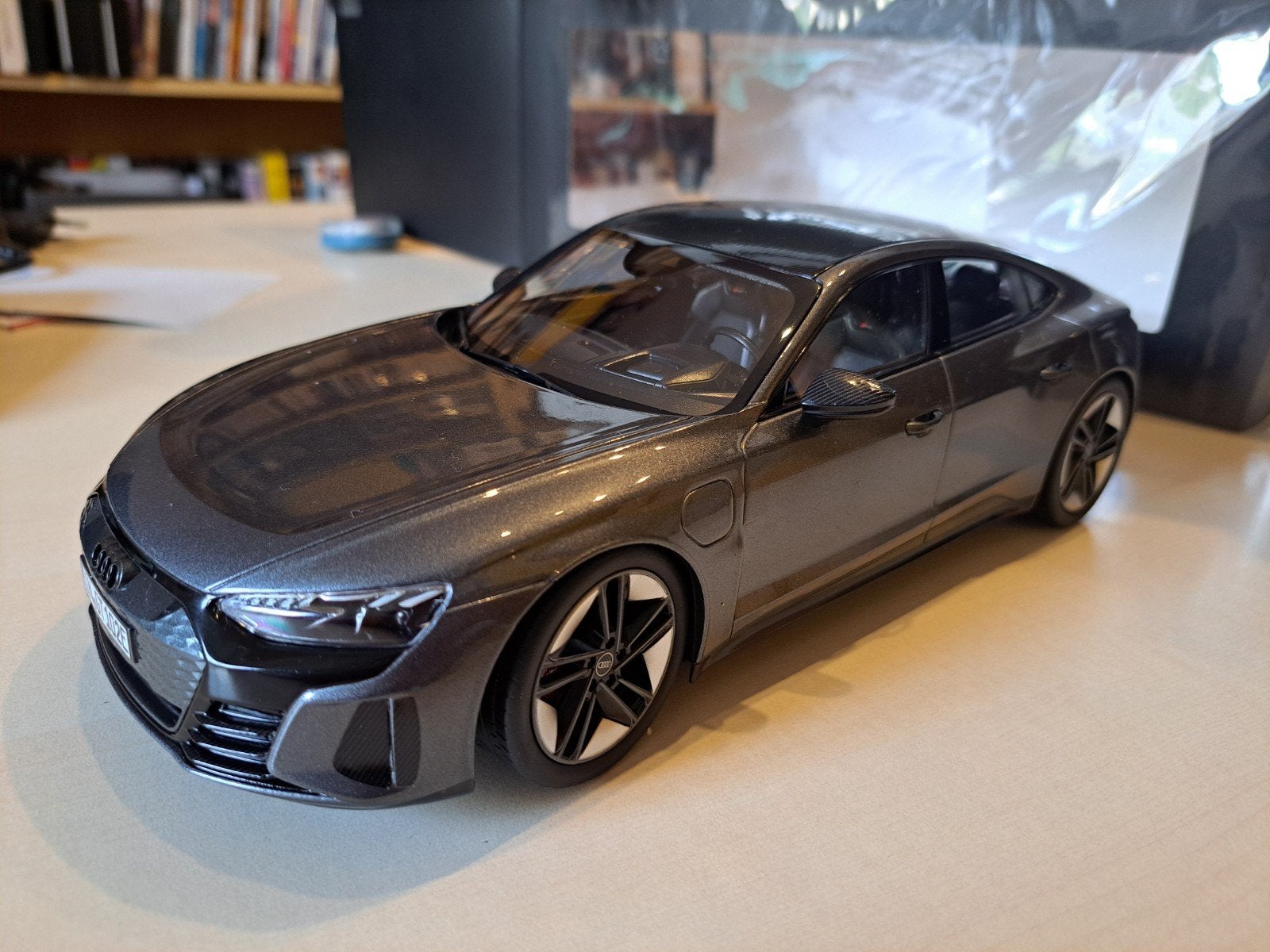 Audi RS e-tron GT 1/18 Norev Dealer 1/18 Neuve, Hobby & Loisirs créatifs, Voitures miniatures | 1:18, Neuf, Voiture, Norev
