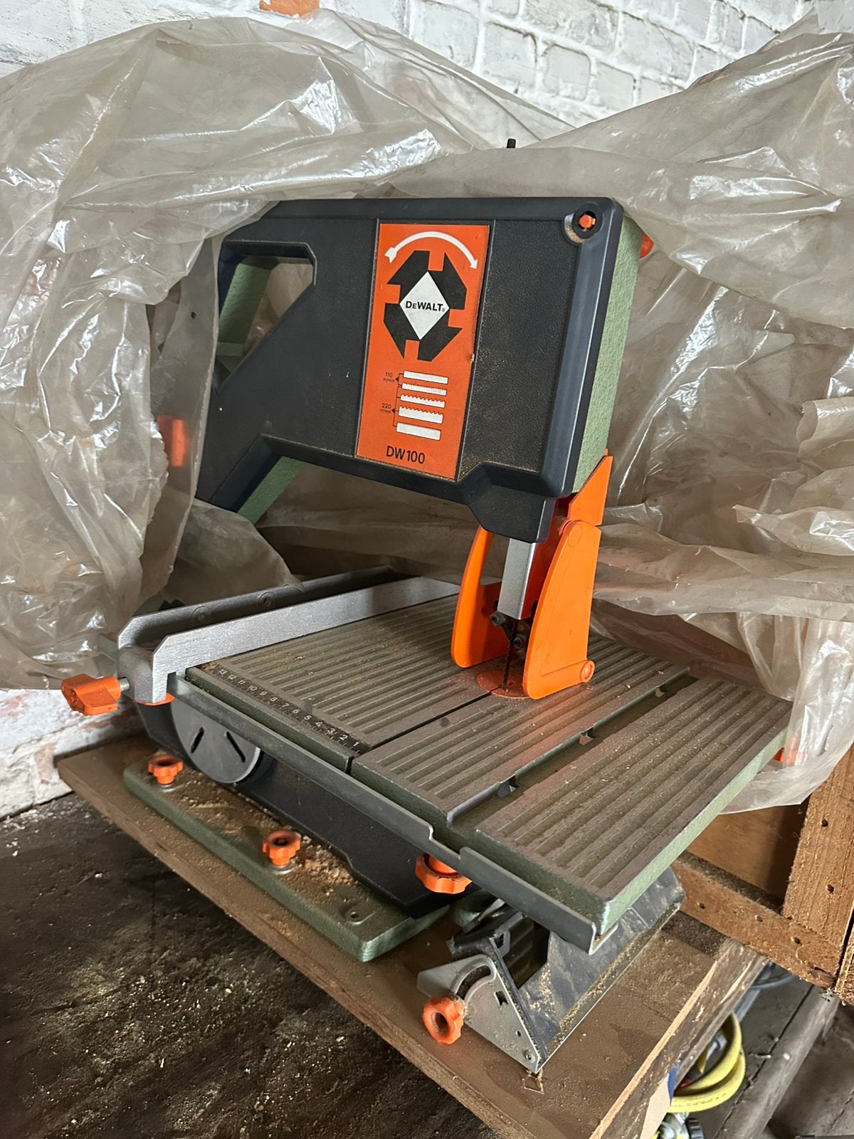 Dewalt DW100 lintzaag, Bricolage & Construction, Outillage | Scies mécaniques, Enlèvement, Utilisé, Scie à ruban