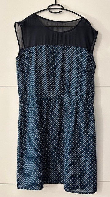 Lola & Liza mouwloze jurk met print, Maat 46/48 (XL) of groter, Ophalen of Verzenden, Zo goed als nieuw, Knielengte