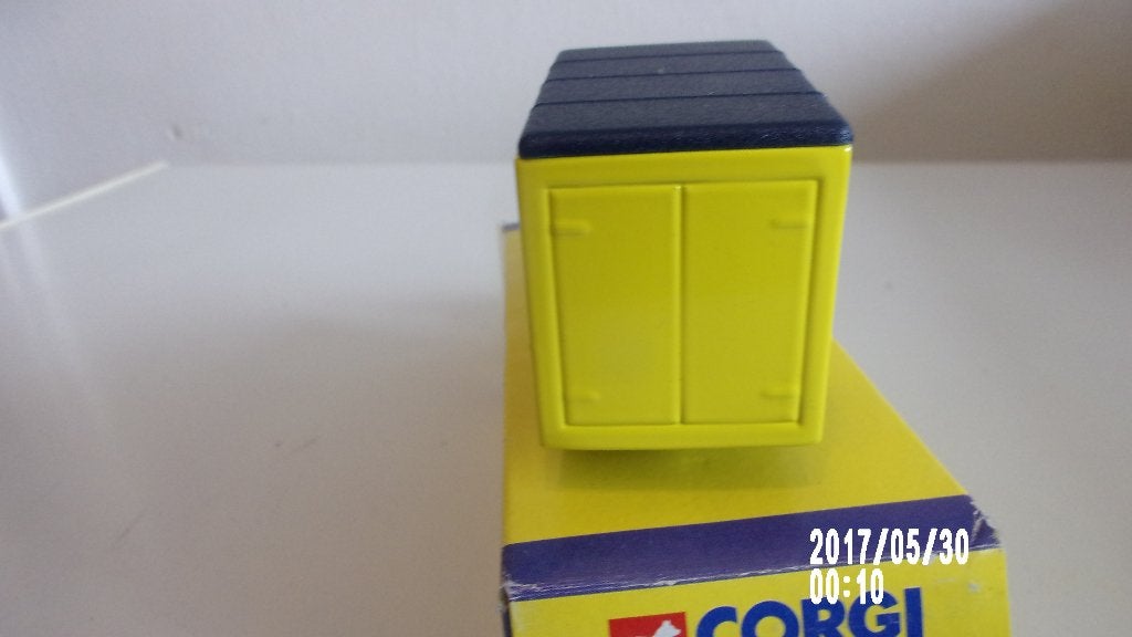 MICHELIN PETIT CAMION BEDFORD CORGI.IMPEC en BOITE., Hobby & Loisirs créatifs, Enlèvement ou Envoi, Comme neuf, Bus ou Camion
